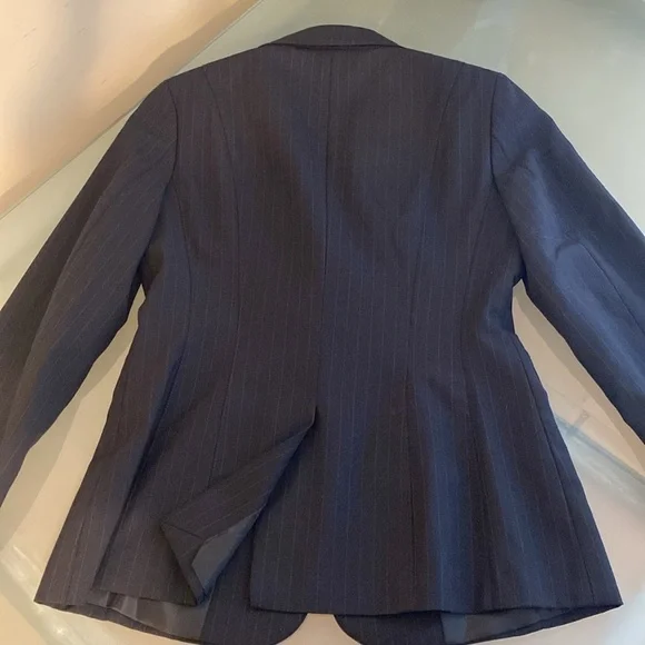 Ann Taylor Blazer Ann Taylor Pinstripe Blazer in WOOL BLend Size 2 - Picture 7 of 8